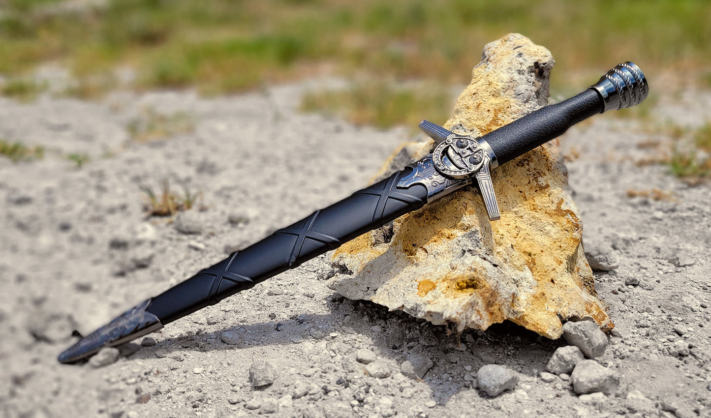 16" Space Fantasy Galactic Battle Blade Dagger - Black and Silver